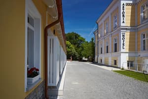 thumbnail: Exterior detail