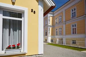thumbnail: Exterior detail