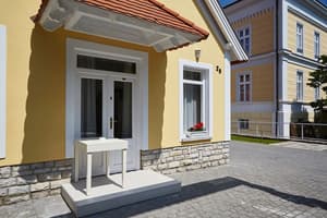 thumbnail: Exterior detail
