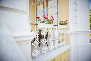 thumbnail: Exterior detail