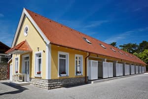 thumbnail: Exterior