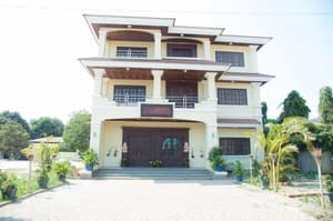 thumbnail: Front of property