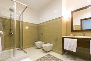 thumbnail: Bathroom shower