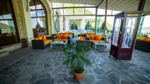 thumbnail: Lobby lounge