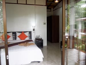 thumbnail: Interior entrance
