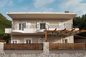 thumbnail: Front of property