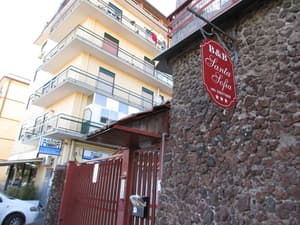 thumbnail: Exterior detail