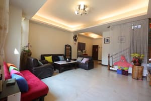 thumbnail: Lobby sitting area