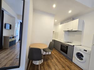 thumbnail: In-room dining