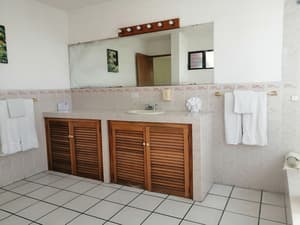 thumbnail: Interior detail
