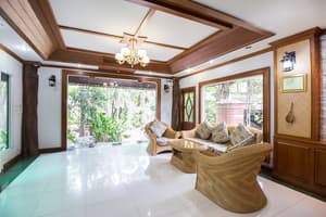 thumbnail: Lobby sitting area