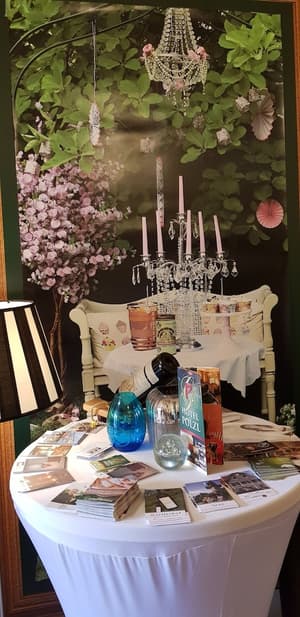 thumbnail: Interior detail