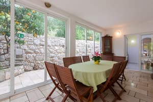 thumbnail: In-room dining