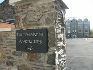 thumbnail: Exterior detail
