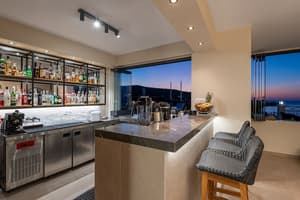 thumbnail: Bar (on property)