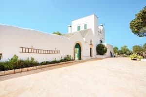 thumbnail: Front of property