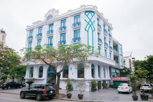 thumbnail: Front of property