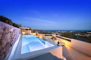 thumbnail: Front of property