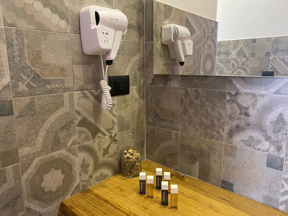Bathroom amenities