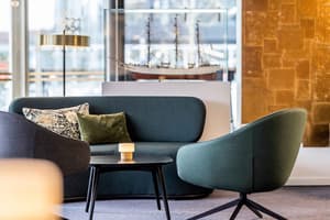 thumbnail: Lobby lounge