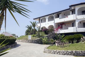 thumbnail: Exterior