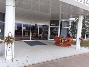 thumbnail: Front of property