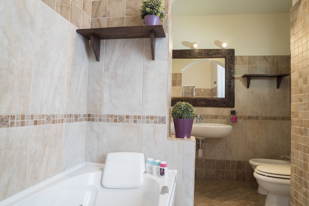 Jetted tub