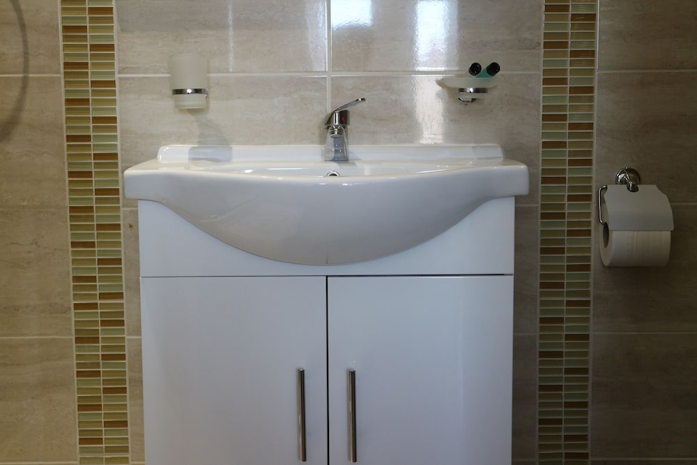 Bathroom sink