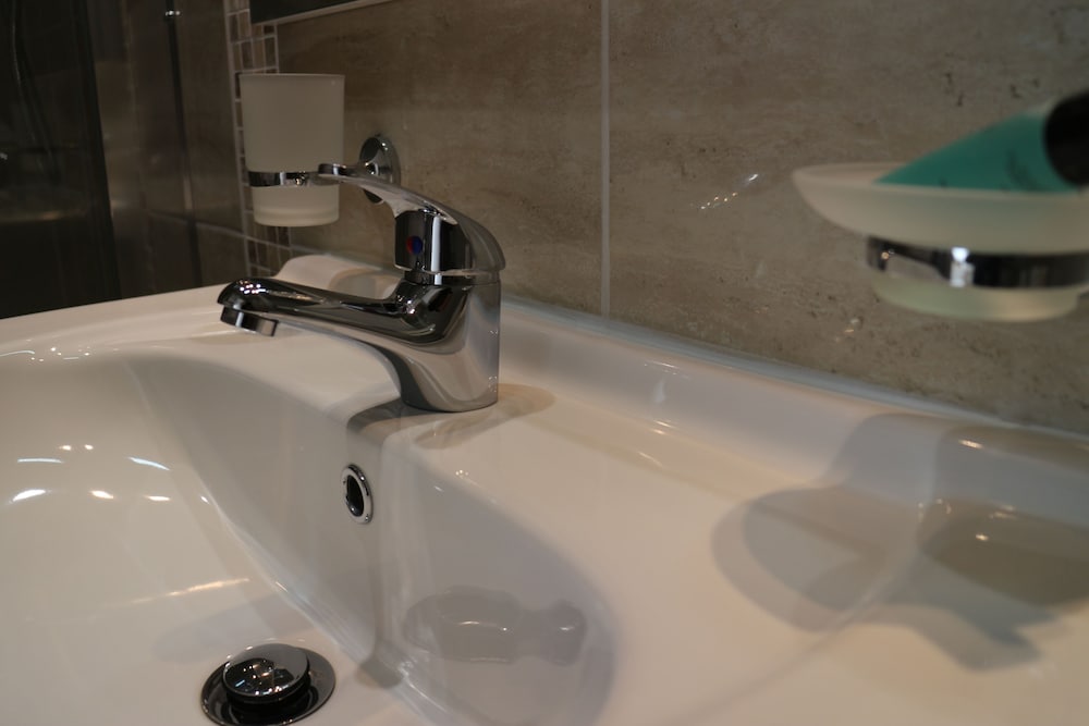 Bathroom sink