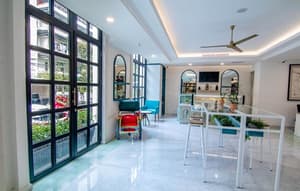 thumbnail: Outdoor dining