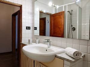 thumbnail: Bathroom sink