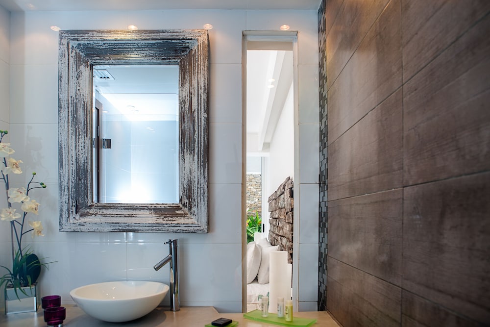 Bathroom sink
