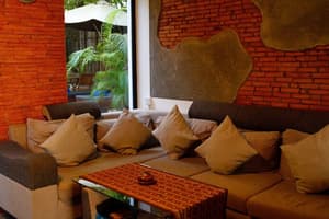 thumbnail: Lobby sitting area