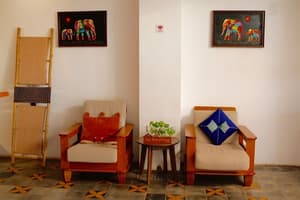 thumbnail: Lobby sitting area