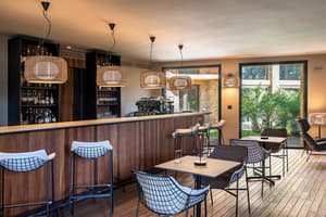 thumbnail: Bar (on property)