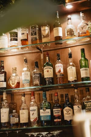 thumbnail: Bar (on property)
