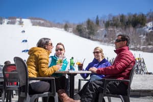 thumbnail: Outdoor dining