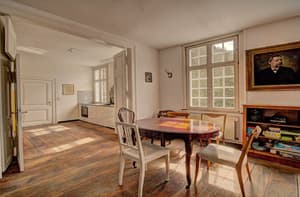 thumbnail: In-room dining
