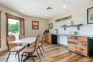 thumbnail: Breakfast area