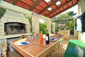 thumbnail: Dining room