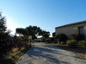 thumbnail: Front of property