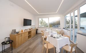 thumbnail: Breakfast area