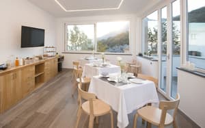 thumbnail: Breakfast area