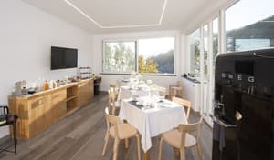 thumbnail: Breakfast area