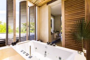 thumbnail: Deep soaking bathtub