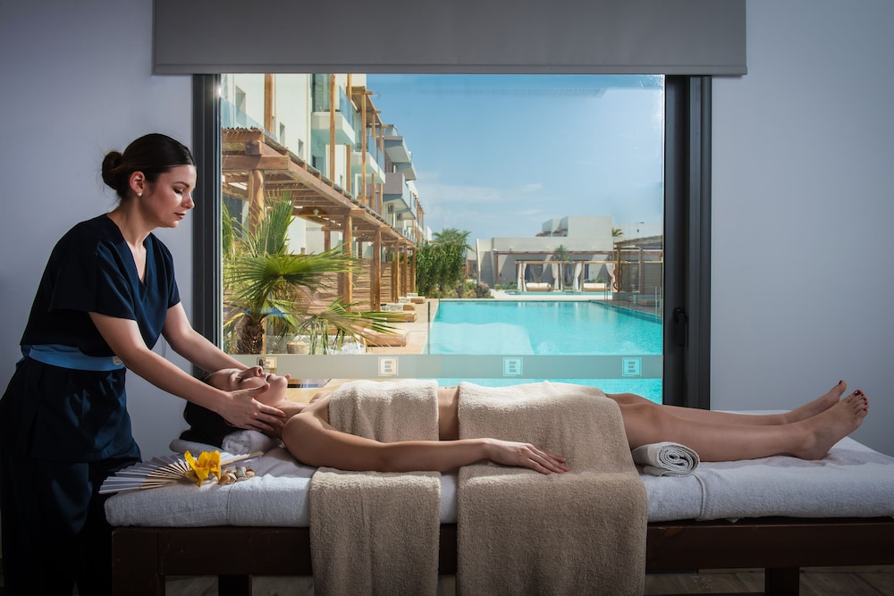 Swimming pool-spa