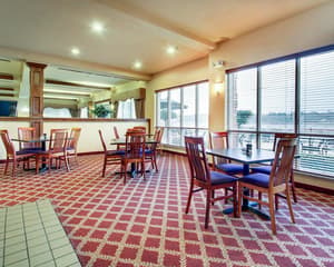 thumbnail: Breakfast area