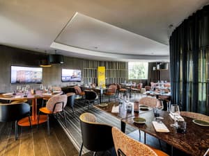 thumbnail: Bar (on property)