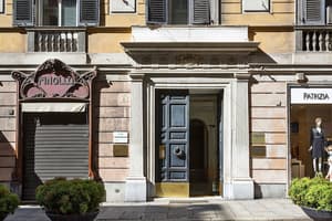 thumbnail: Property entrance