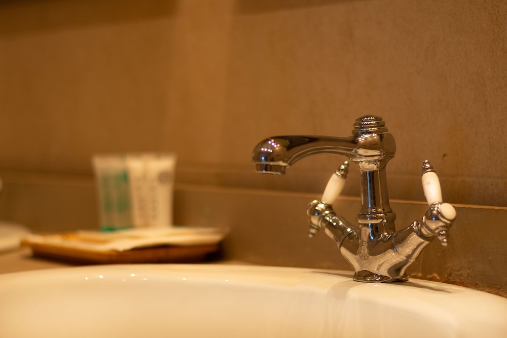 Bathroom sink